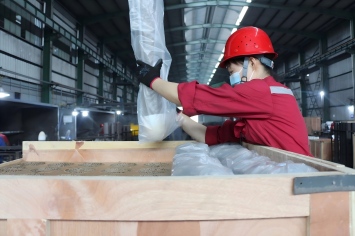 西保集团连铸三大件耐材批量出口俄罗斯马钢