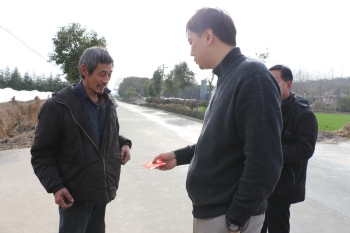 真情关怀暖人心丨李宜展带队走访慰问困难员工及退休老同志